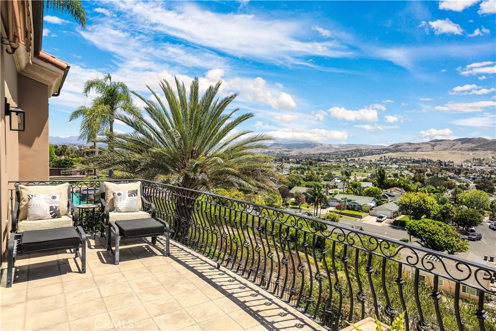 images enhanced with AI - 6 Riverstone, Laguna Niguel CA 92677 - photo 44