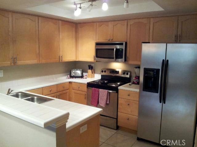 Kitchen with upgraded cabinets and stainless appliances. - 65 Martinique Street, Laguna Niguel CA 92677 - photo 1