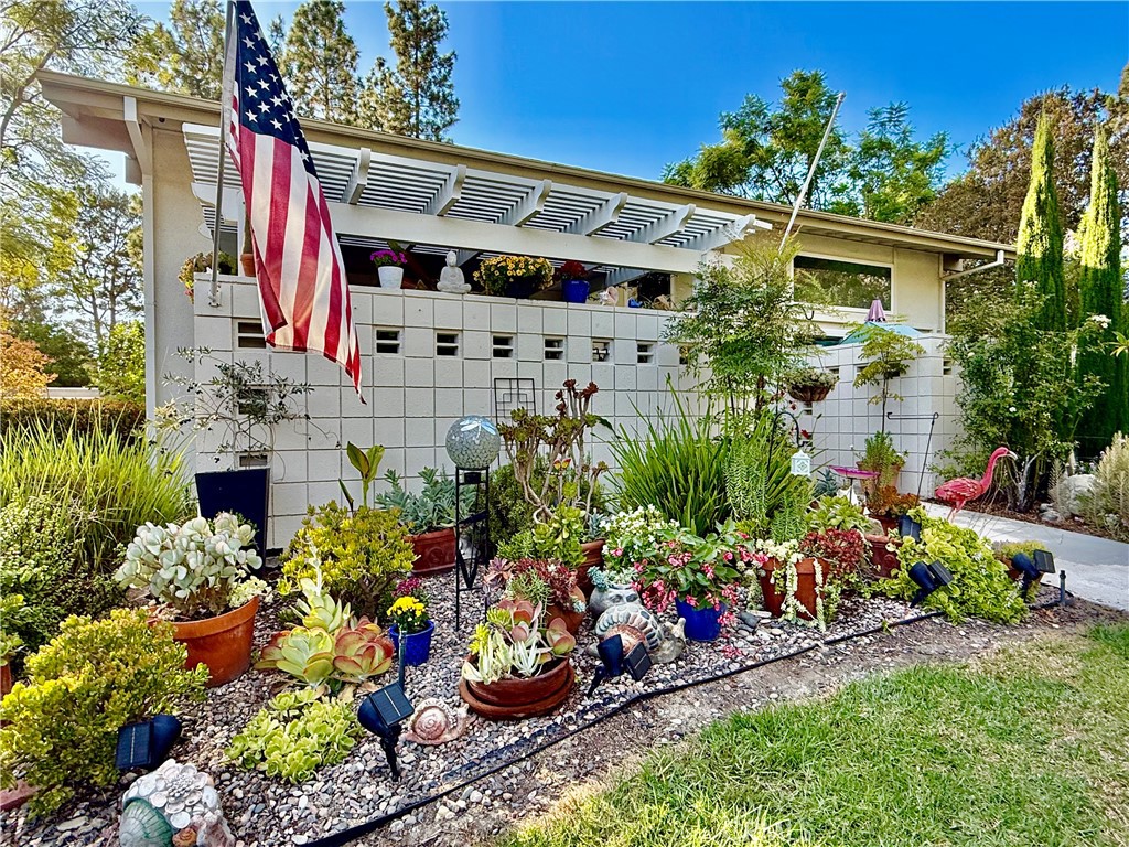 Lovely Garden designed by a landscape designer - 199 Avenida Majorca C, Laguna Woods CA 92637 - photo 1