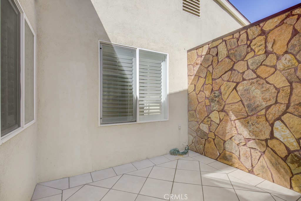 Central atrium. - 2 Via Castilla E, Laguna Woods CA 92637 - photo 13