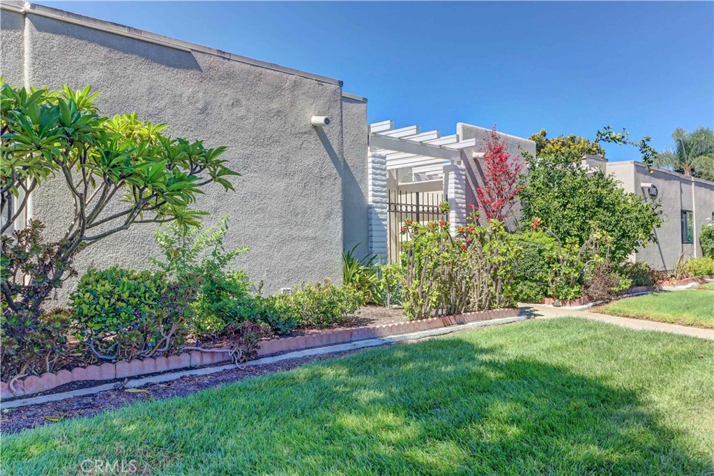 2005 Via Mariposa W B, Laguna Woods CA 92637 - photo 2