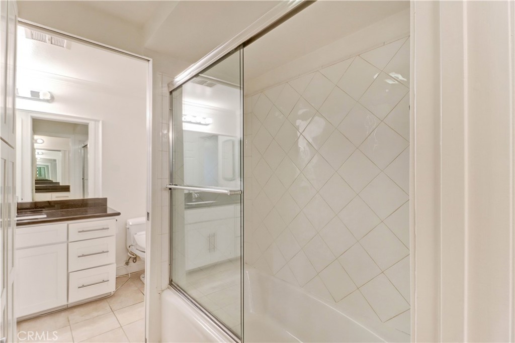 Updated Tub/Shower with new doors - 2005 Via Mariposa W B, Laguna Woods CA 92637 - photo 17