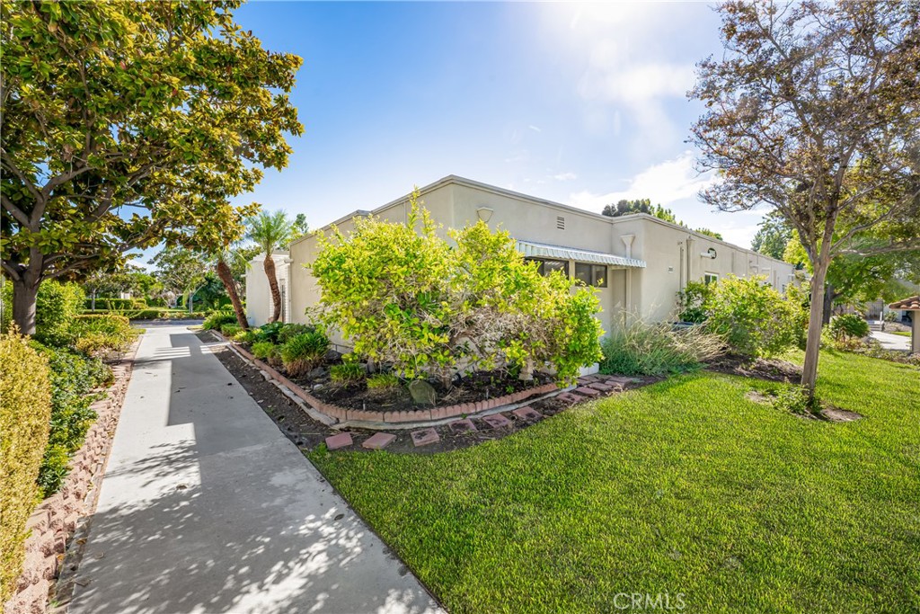 2005 Via Mariposa W D, Laguna Woods CA 92637 - photo 3