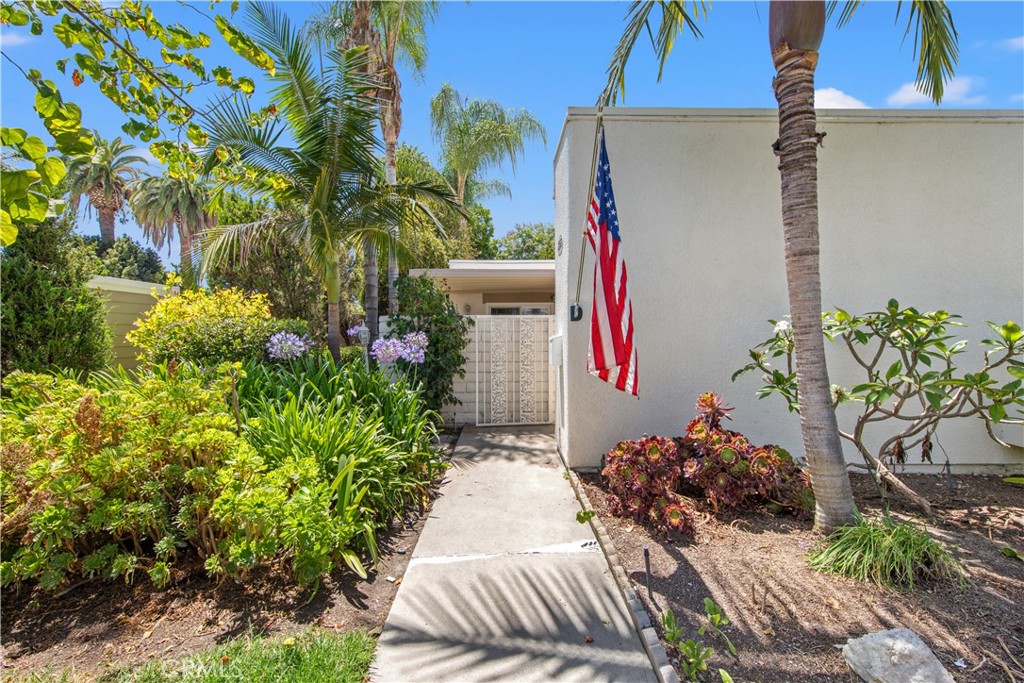 Welcome, come on in! - 2053 Via Mariposa E. D, Laguna Woods CA 92673 - photo 1