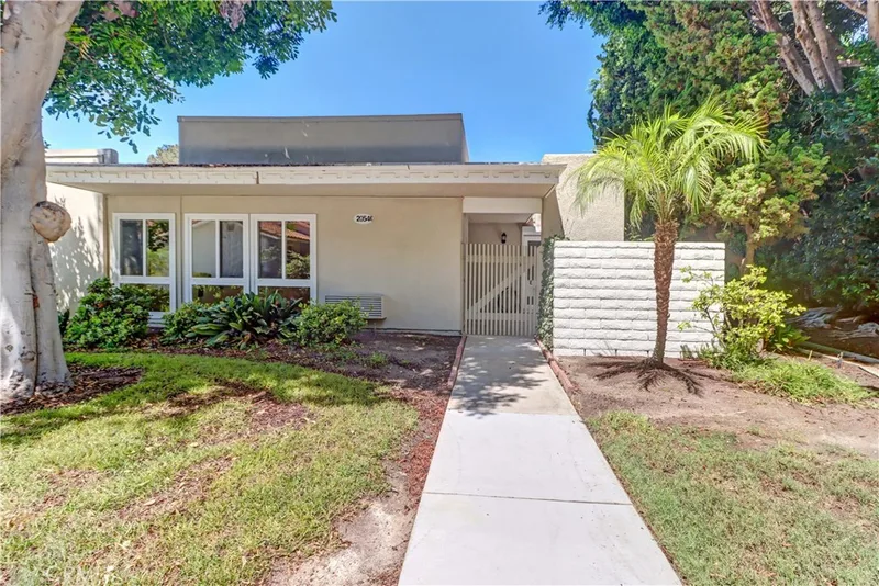 2054 Via Mariposa E, Laguna Woods
