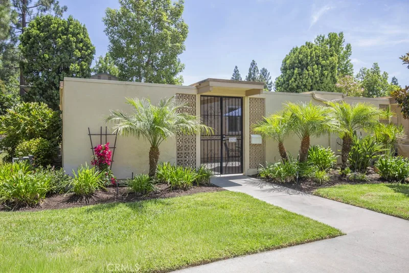 207 Avenida Majorca A, Laguna Woods, CA 92637