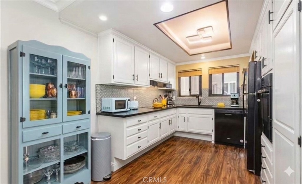 This photo is a rendering of a white kitchen-owner will give credit to paint kitchen the desired color. - 2098 Ronda Granada B, Laguna Woods CA 92637 - photo 1