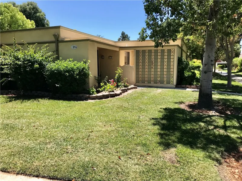 21 Avenida Castilla D, Laguna Woods, CA 92637