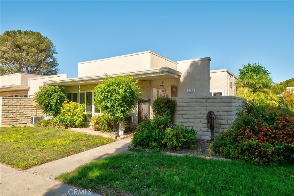 End Unit - 2132 Via Puerta E, Laguna Woods CA 92637 - photo 2
