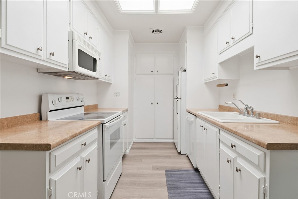 Bright kitchen with its own skylight - 2132 Via Puerta E, Laguna Woods CA 92637 - photo 12