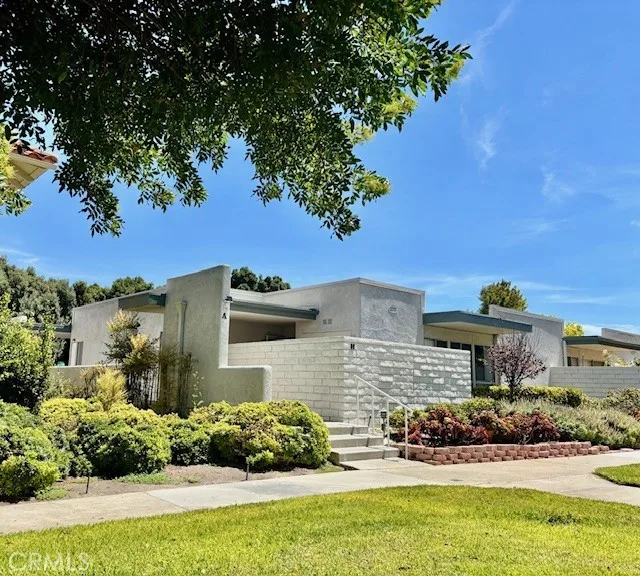 2213 Via Mariposa East A, Laguna Woods