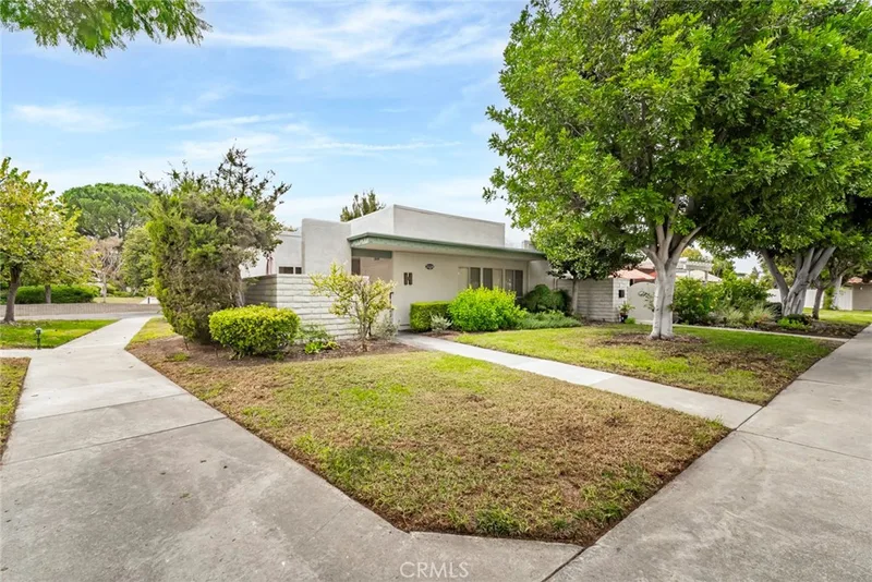 2220 E Via Mariposa East H, Laguna Woods, CA 92637