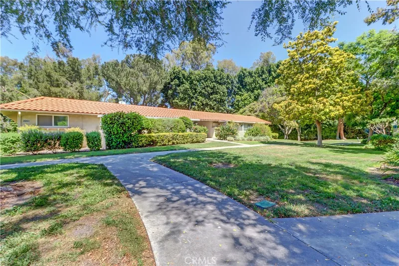 2251 Via Mariposa E O, Laguna Woods