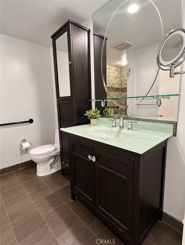 Another Angle of the spa-inspired primary bath. - 2346 Via Mariposa W A, Laguna Woods CA 92637 - photo 20