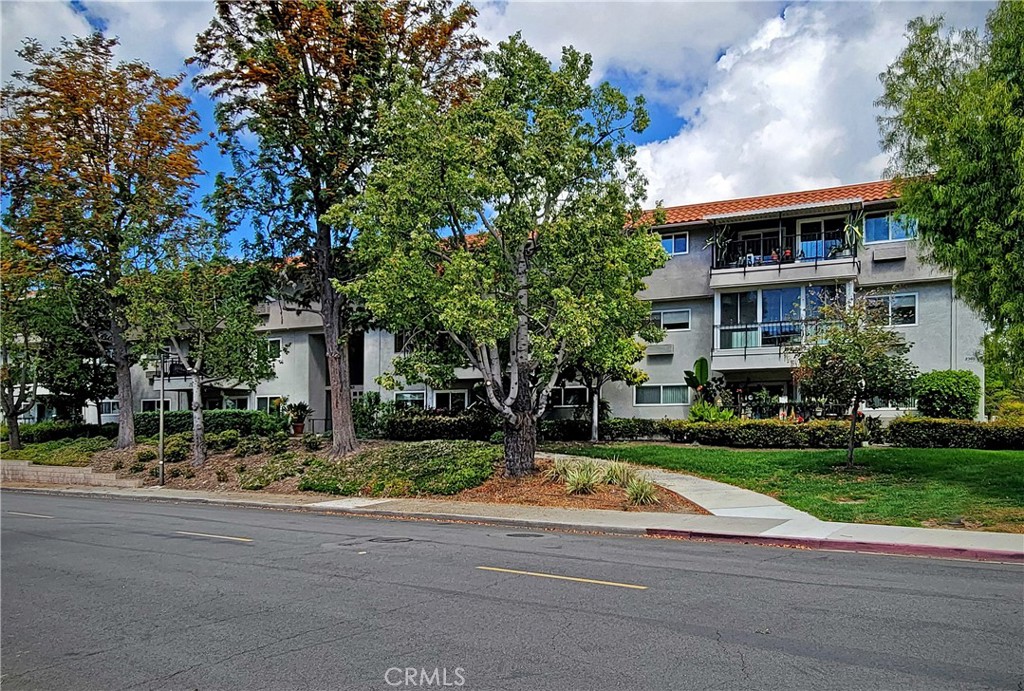 2369 Via Mariposa E. 1-D, Laguna Woods CA 92637 - photo 1
