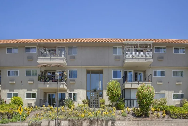 2370 Via Mariposa W 2C, Laguna Woods, CA 92637