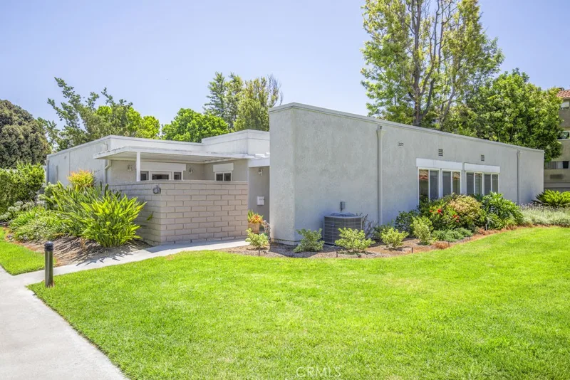 2372 Via Mariposa W B, Laguna Woods, CA 92637