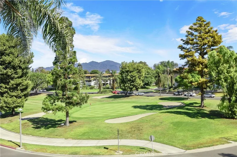 2386 Via Mariposa W 2B, Laguna Woods