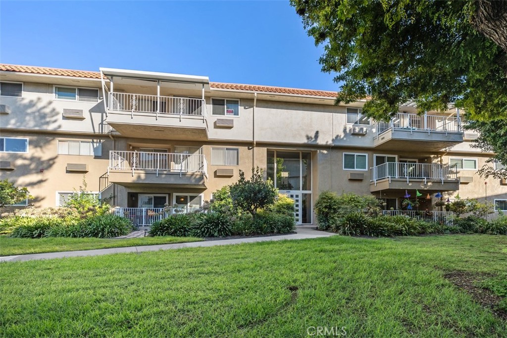 2390 Via Mariposa W 1H, Laguna Woods CA 92637 - photo 32