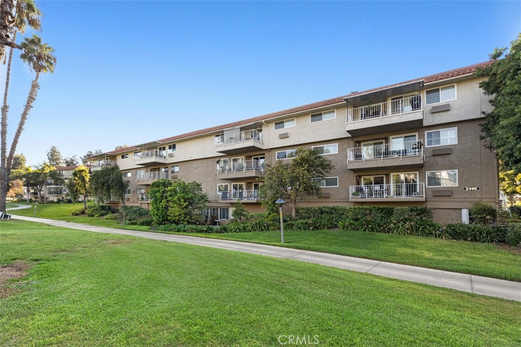 2390 Via Mariposa W 1H, Laguna Woods CA 92637 - photo 33