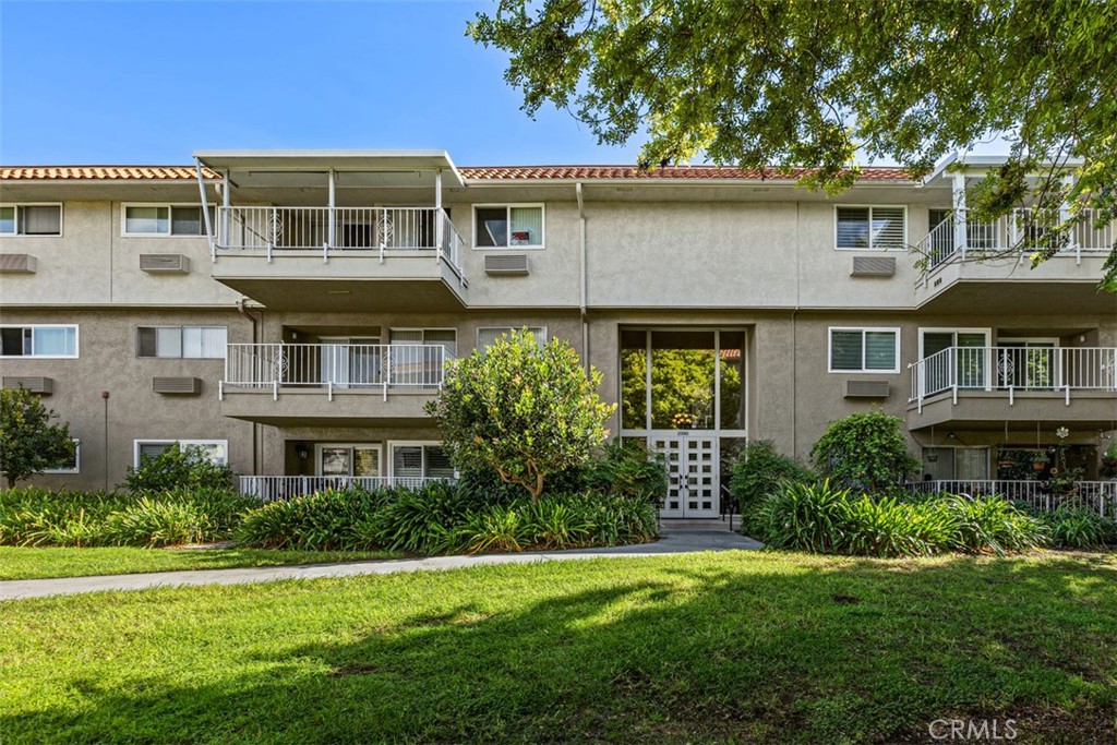2390 Via Mariposa W 1H, Laguna Woods CA 92637 - photo 34