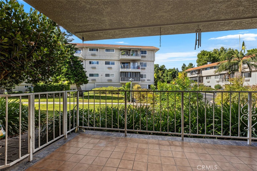 2390 Via Mariposa W 1H, Laguna Woods CA 92637 - photo 28