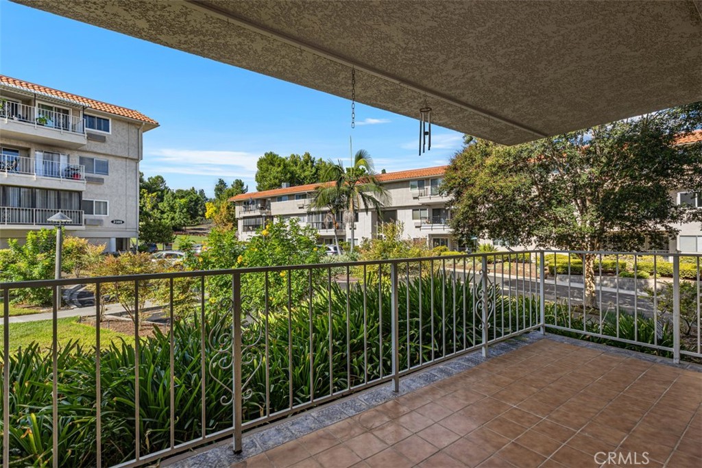 2390 Via Mariposa W 1H, Laguna Woods CA 92637 - photo 29
