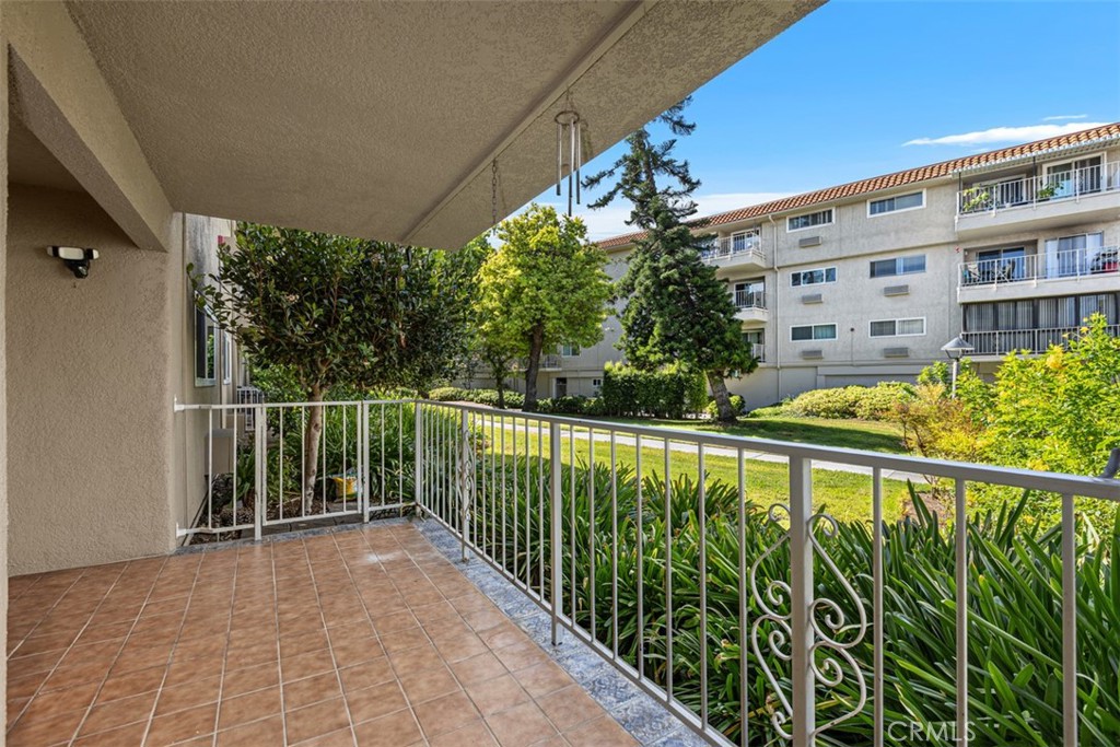 2390 Via Mariposa W 1H, Laguna Woods CA 92637 - photo 27