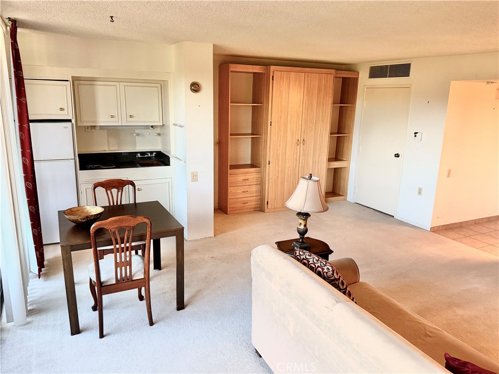 Kitchenette - 24055 Paseo Del Lago, Laguna Woods CA 92637 - photo 7