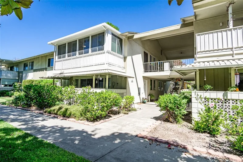 25 Avenida Castilla R, Laguna Woods, CA 92637