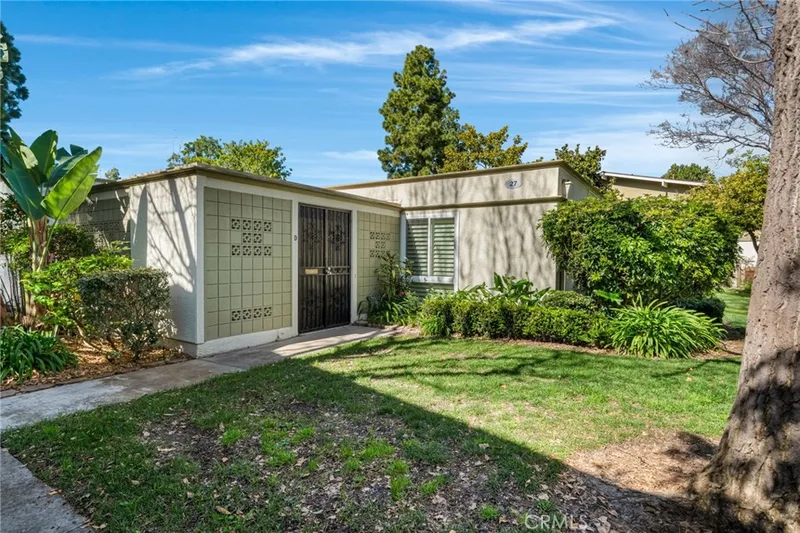 27 Avenida Castilla D, Laguna Woods, CA 92637