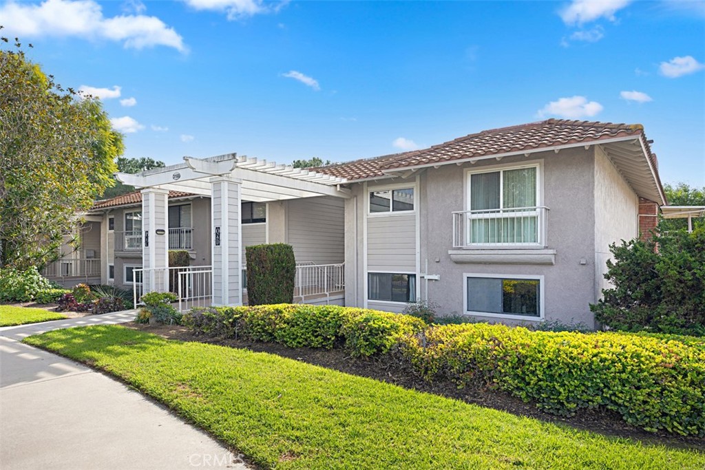 Remodeled Beauty - 3168 Via Vista Q, Laguna Woods CA 92637 - photo 1