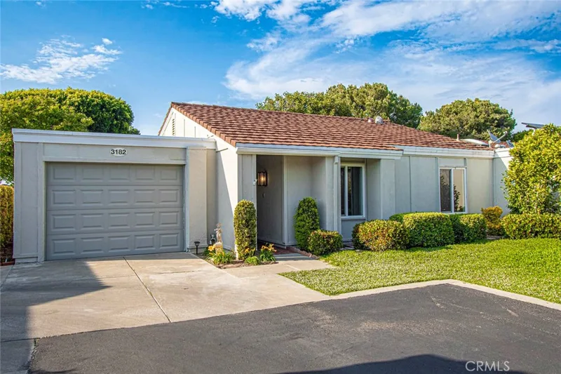 3182 Alta Vista A, Laguna Woods, CA 92637