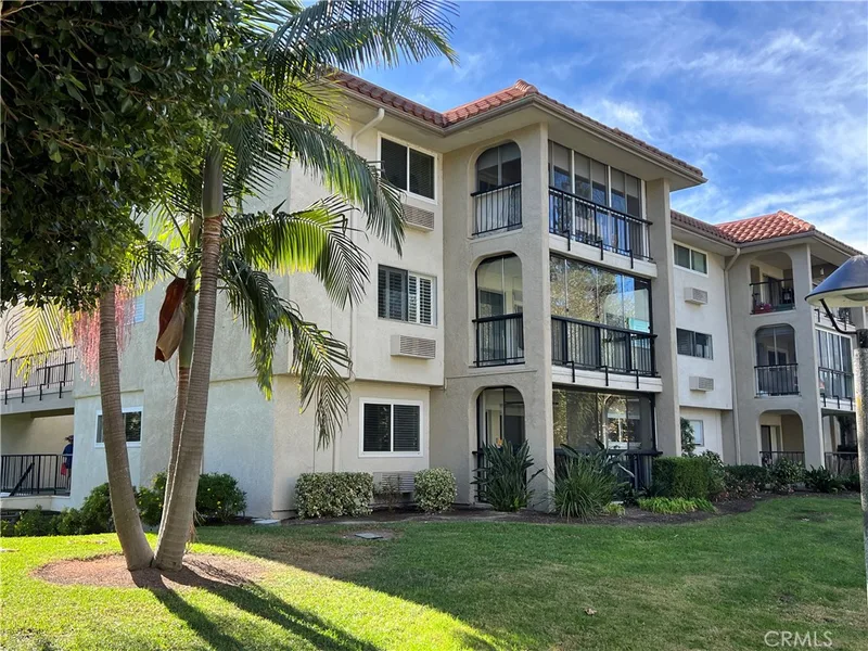 3243 San Amadeo 2H, Laguna Woods, CA 92637