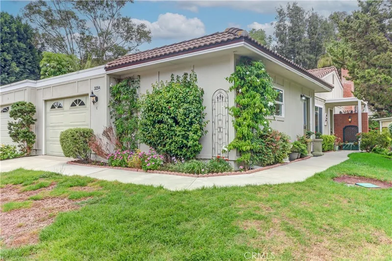 3254 San Amadeo C, Laguna Woods, CA 92637