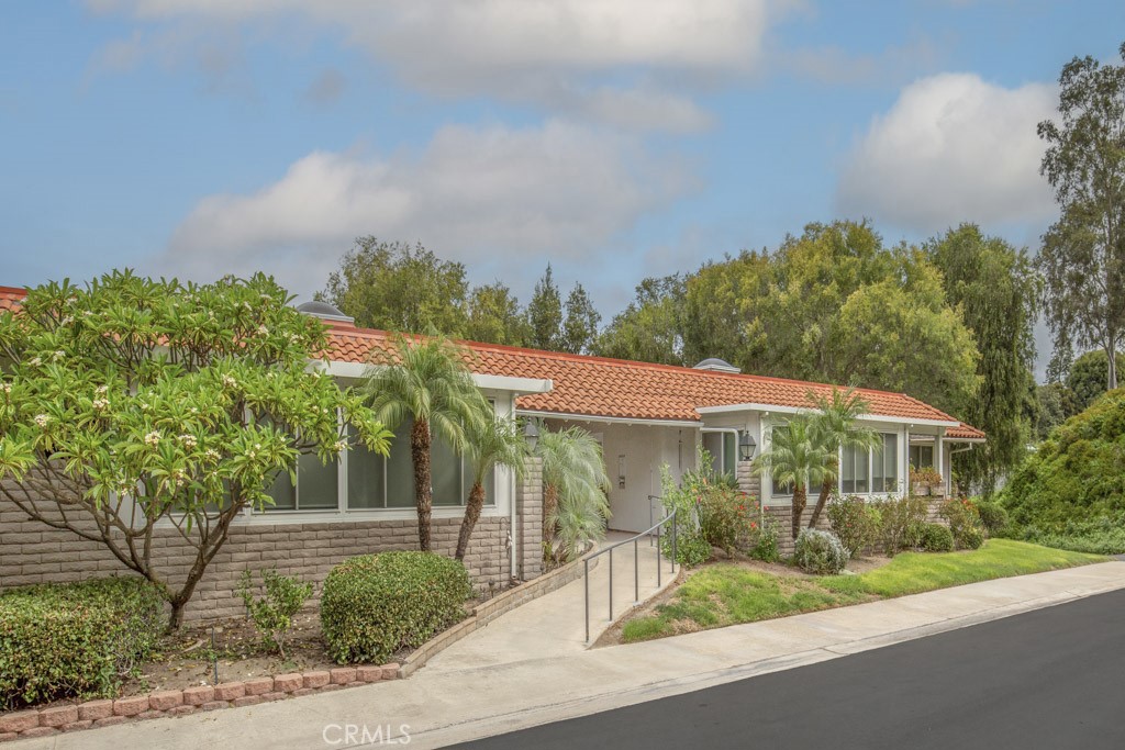 Welcome to 3304-O Via Carrizo - an upgraded two-bedroom, two-bath CASA VISTA residence in the active Laguna Woods senior - 3304 Via Carrizo O, Laguna Woods CA 92637 - photo 1