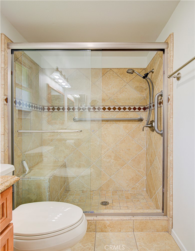 Walk-in shower - 3310 Via Carrizo Q, Laguna Woods CA 92637 - photo 27