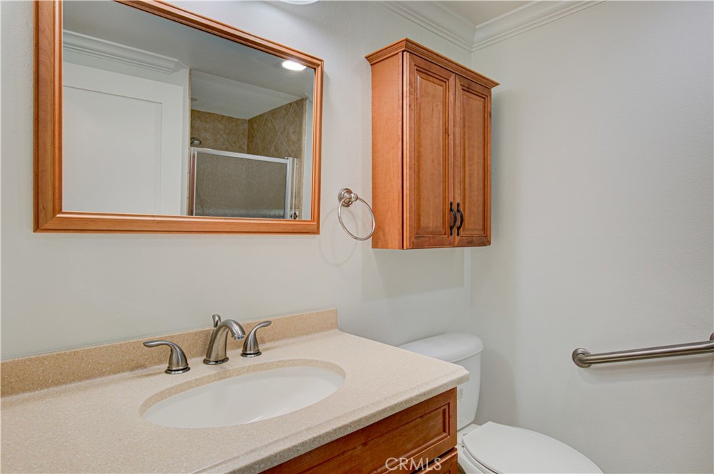 Guest Bath - 3310 Via Carrizo Q, Laguna Woods CA 92637 - photo 33