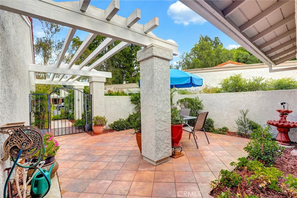 Beautifully landscaped courtyard - 3400 Punta Alta A, Laguna Woods CA 92637 - photo 5