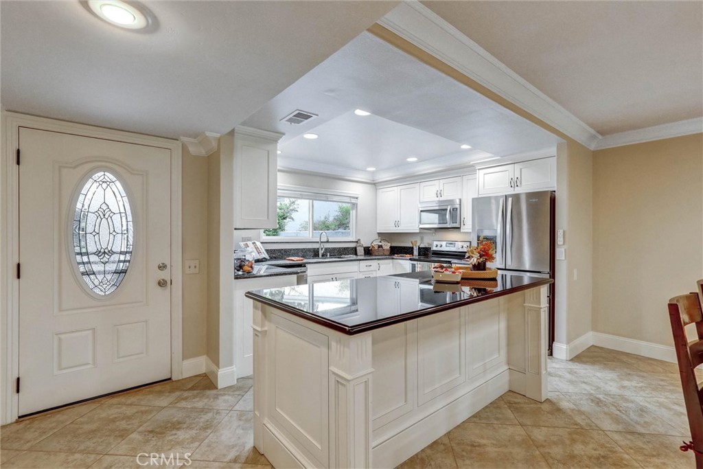 Extra seating creates the perfect space for entertaining - 3400 Punta Alta A, Laguna Woods CA 92637 - photo 10