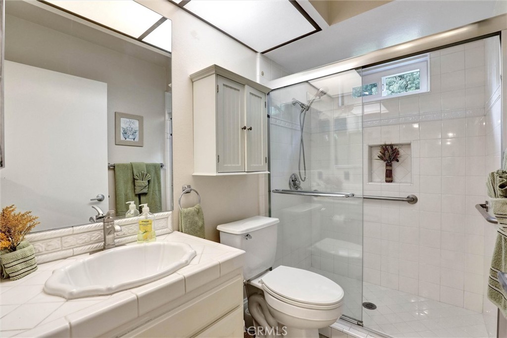 Guest bathroom - 3400 Punta Alta A, Laguna Woods CA 92637 - photo 22