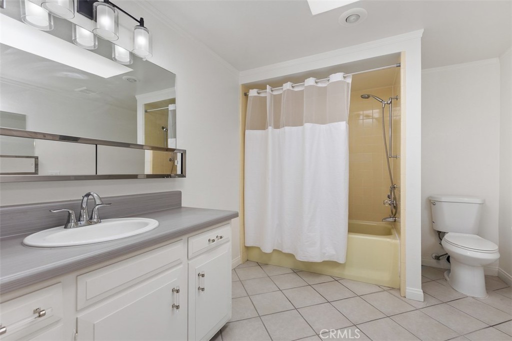 Hallway Bathroom - 341 Avenida Sevilla D, Laguna Woods CA 92637 - photo 20