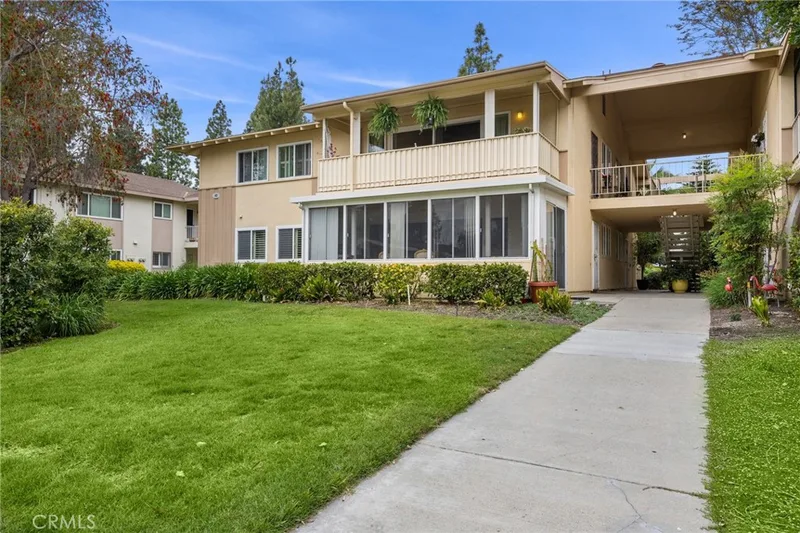 40 N Calle Aragon, Laguna Woods, CA 92637