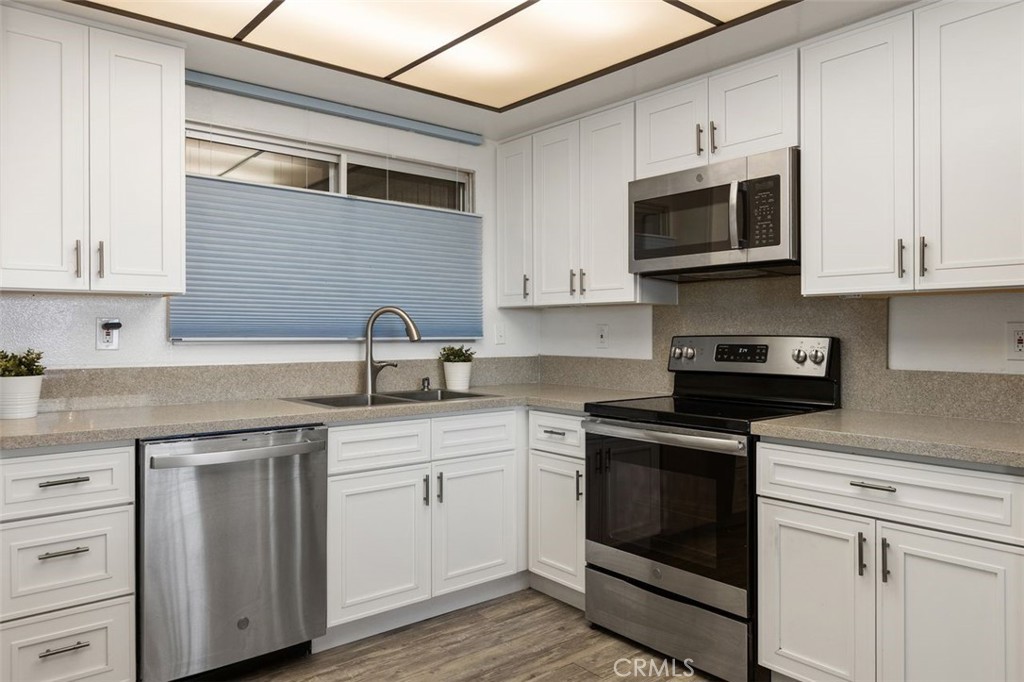 Plenty of cabinet space in your open kitchen. - 4013 Calle Sonora Oeste Unit 2E, Laguna Woods CA 92637 - photo 15