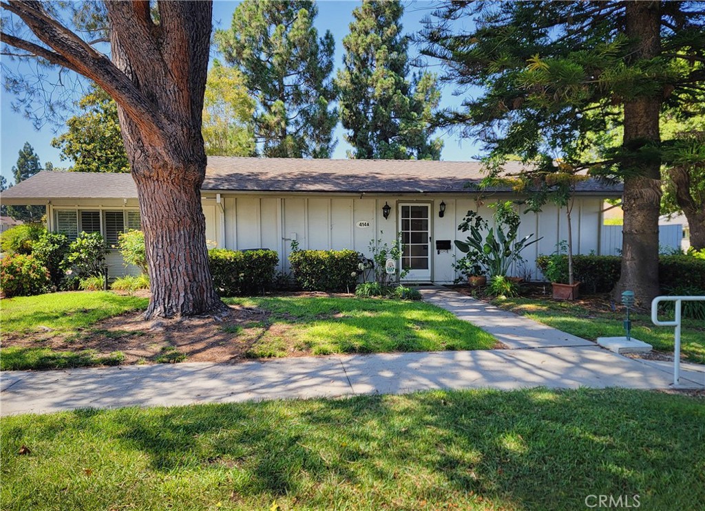 San Sebastian model in a nice location. - 414 Avenida Castilla A, Laguna Woods CA 92637 - photo 1