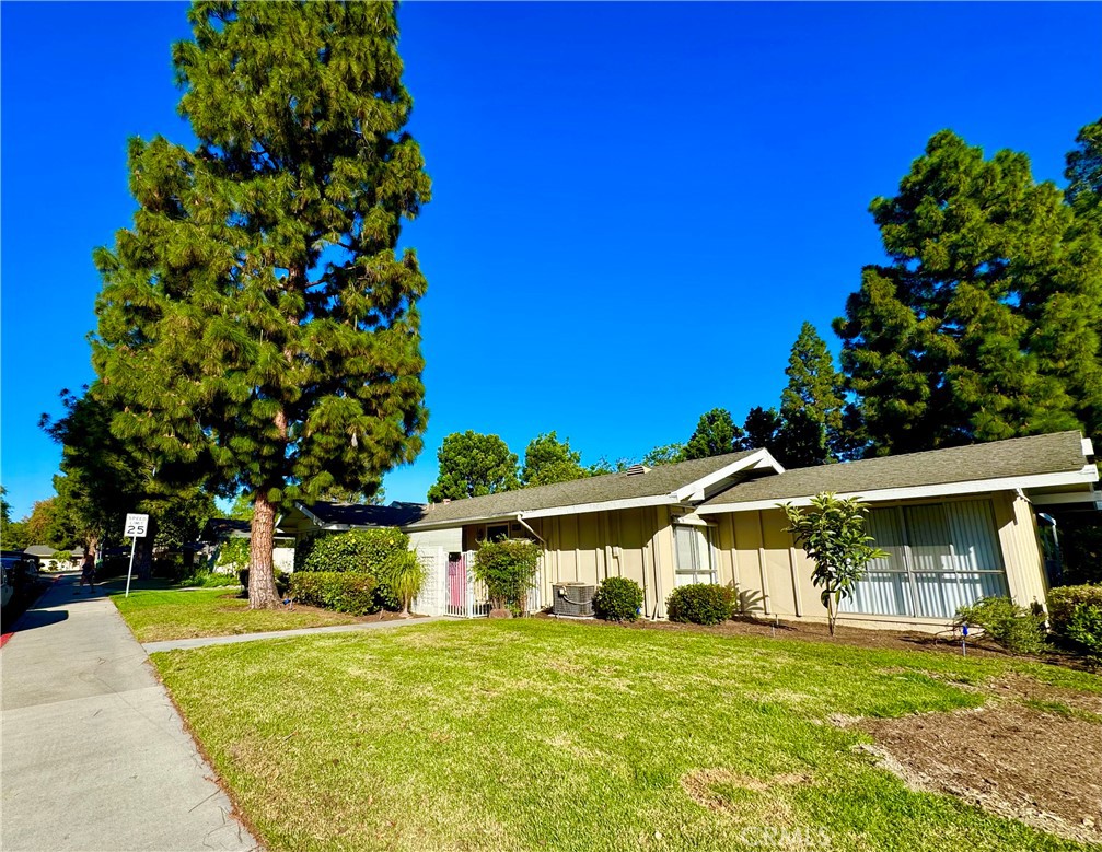 Front View of Home. - 425 AVENIDA CASTILLA #B B, Laguna Woods CA 92637 - photo 1