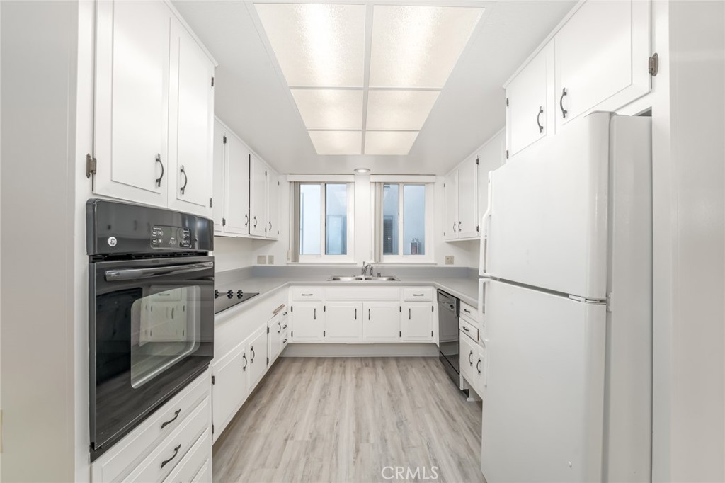 Cooperative appliances - 476 Calle Cadiz O, Laguna Woods CA 92637 - photo 9