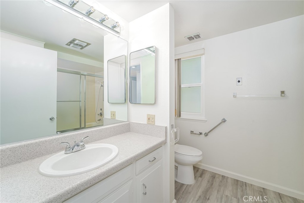Primary bathroom ensuite - 476 Calle Cadiz O, Laguna Woods CA 92637 - photo 19