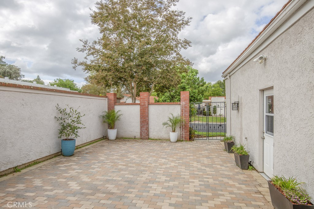 Another view of the front courtyard looking back towards the street. - 5016 Jardin, Laguna Woods CA 92637 - photo 4