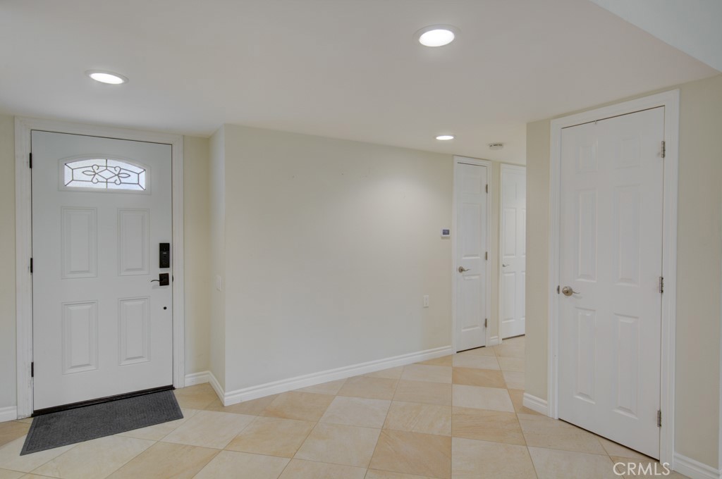 Entry foyer. - 5016 Jardin, Laguna Woods CA 92637 - photo 5
